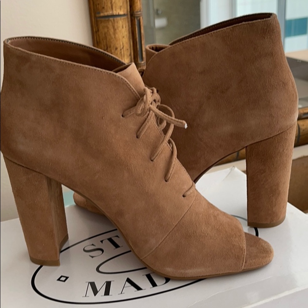 Steve Madden tan suede lace up open toe booties 10